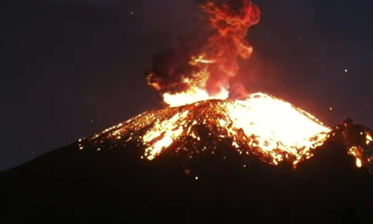 Impactante Volc N Popocat Petl Registra Fuerte Explosi N