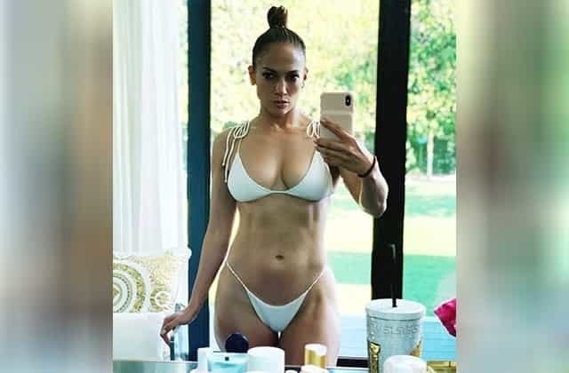 Jennifer Lopez con 50 años presume su increíble cuerpo en mini bikini