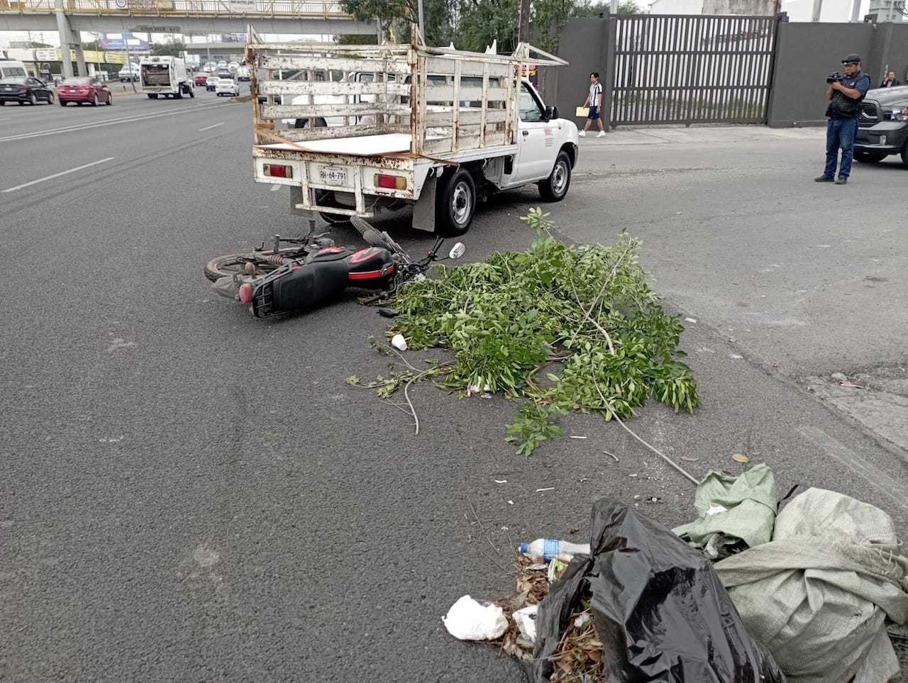 Invade Camioneta Carril E Impacta A Motociclista