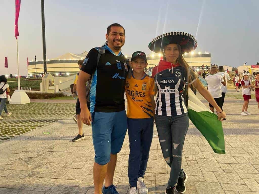 Aficionados de Rayados y Tigres presentes en la inauguración del Mundial