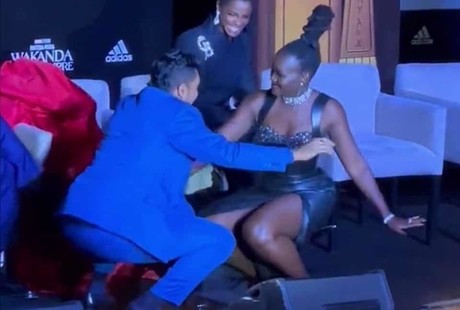 Video Bailan Lupita Nyongo Y Tenoch Huerta Al Ritmo De Suavemente