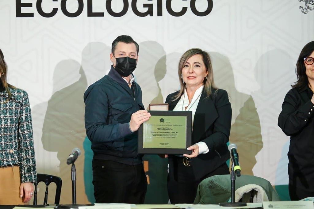 Entrega Monterrey Medalla Al M Rito Ecol Gico