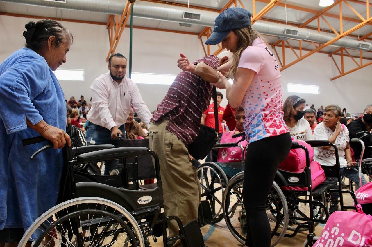 Lleva Dif Monterrey Brigada De Ayuda A Gimnasio Bicentenario Fomerrey