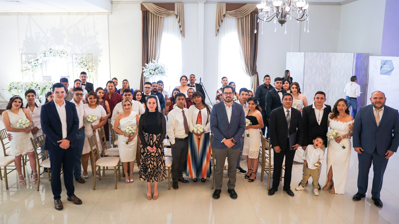 Sí acepto Parejas se dan el sí en boda colectiva en Santiago