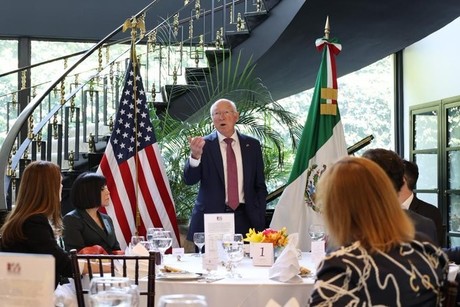 Ken Salazar embajador de EU en México se une a la lista de