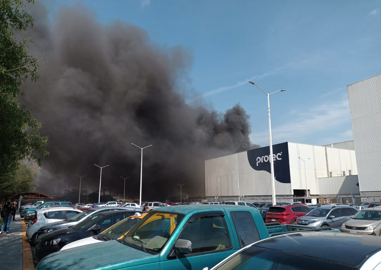 Reportan Incendio En Empresa De Apodaca