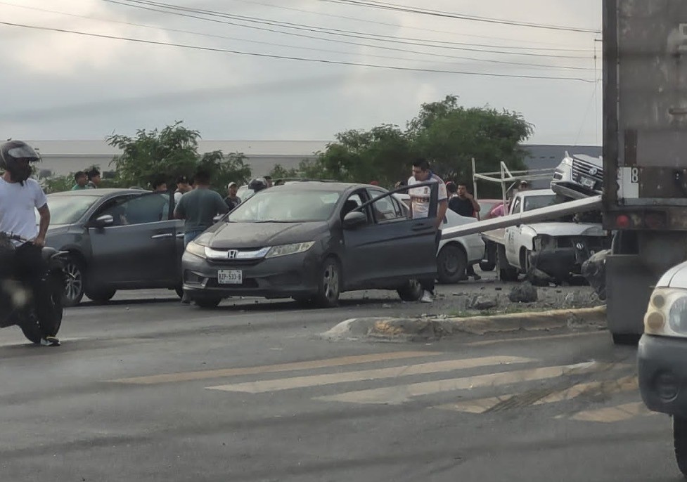 Choque Entre Tr Iler Y Cinco Veh Culos Deja Dos Muertos En Apodaca