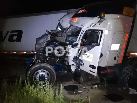 Se Impactan Un Auto Y Dos Tr Ileres En Cuencam Dos Ni Os Entre Los