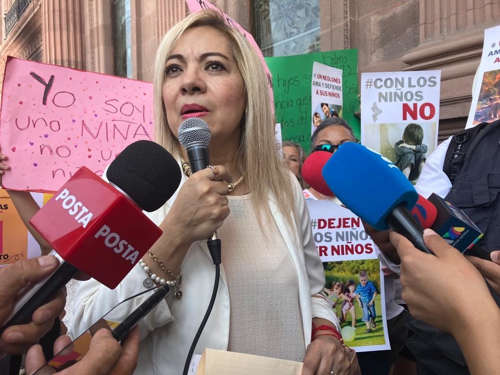 Padres De Familia Protestan En Palacio De Gobierno Por Libros De Texto