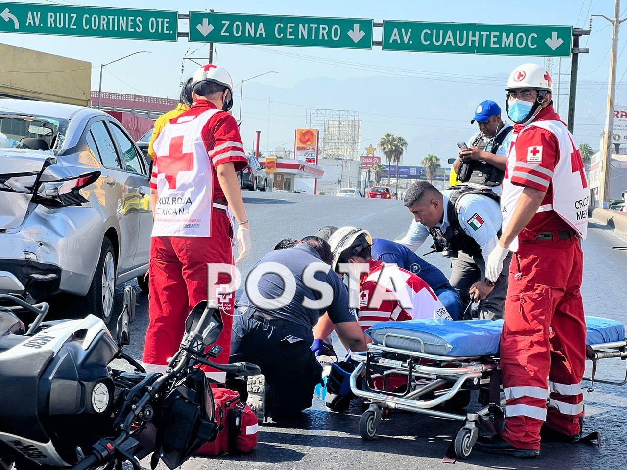 Choca policía con auto y termina herido en la avenida Alfonso Reyes en