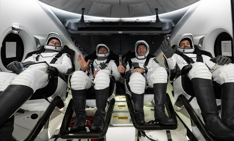 Cuatro Astronautas Regresan A La Tierra En Una C Psula De Spacex