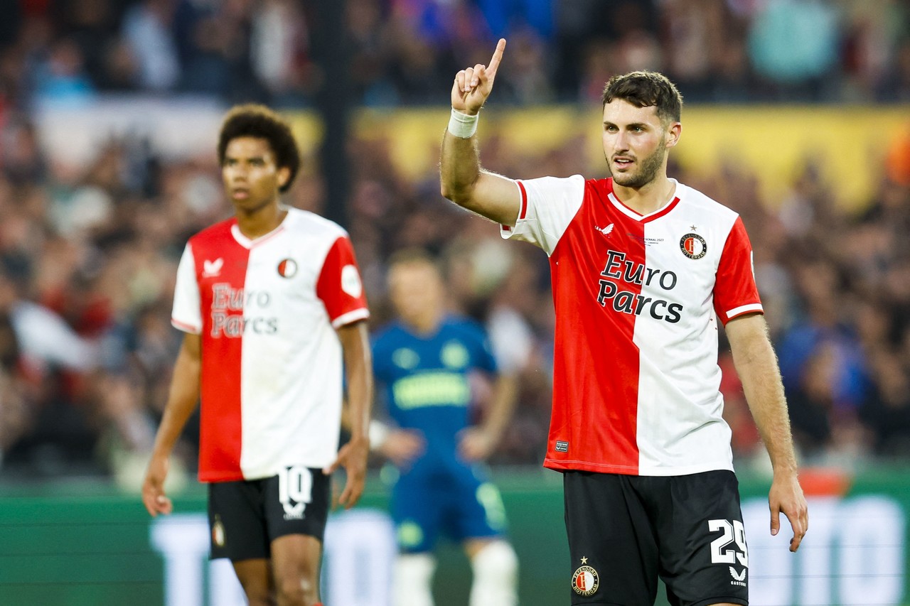 Santiago Gim Nez No Podr Debutar Con El Feyenoord En La Champions League