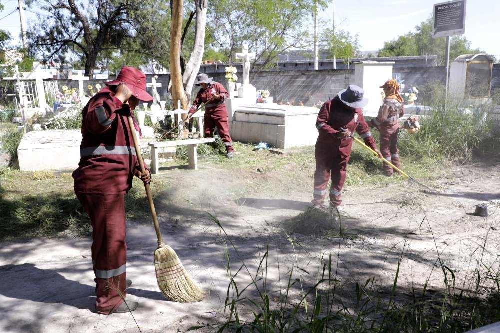 Supervisión y acordonamiento de tumbas en panteones de Escobedo POSTA