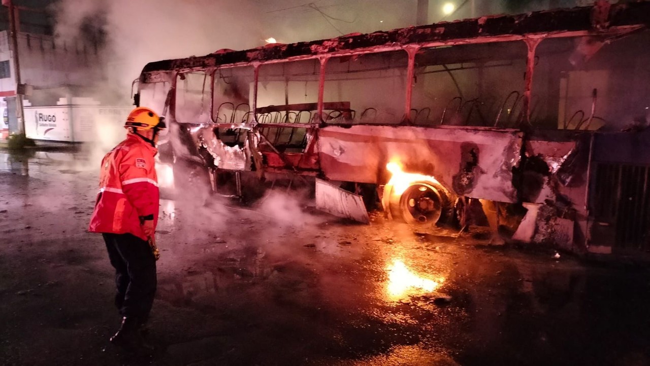 Camión de ruta 1 Palmiras se incendia al circular en Escobedo POSTA