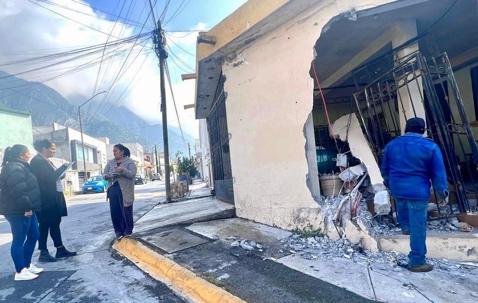 Dif Santa Catarina Atiende A Afectados Por Accidente De Cami N Urbano