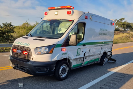 Choca ambulancia del IMSS en carretera González Tampico POSTA Tamaulipas