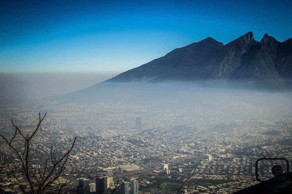 Reportan calidad del aire extremadamente mala en Monterrey