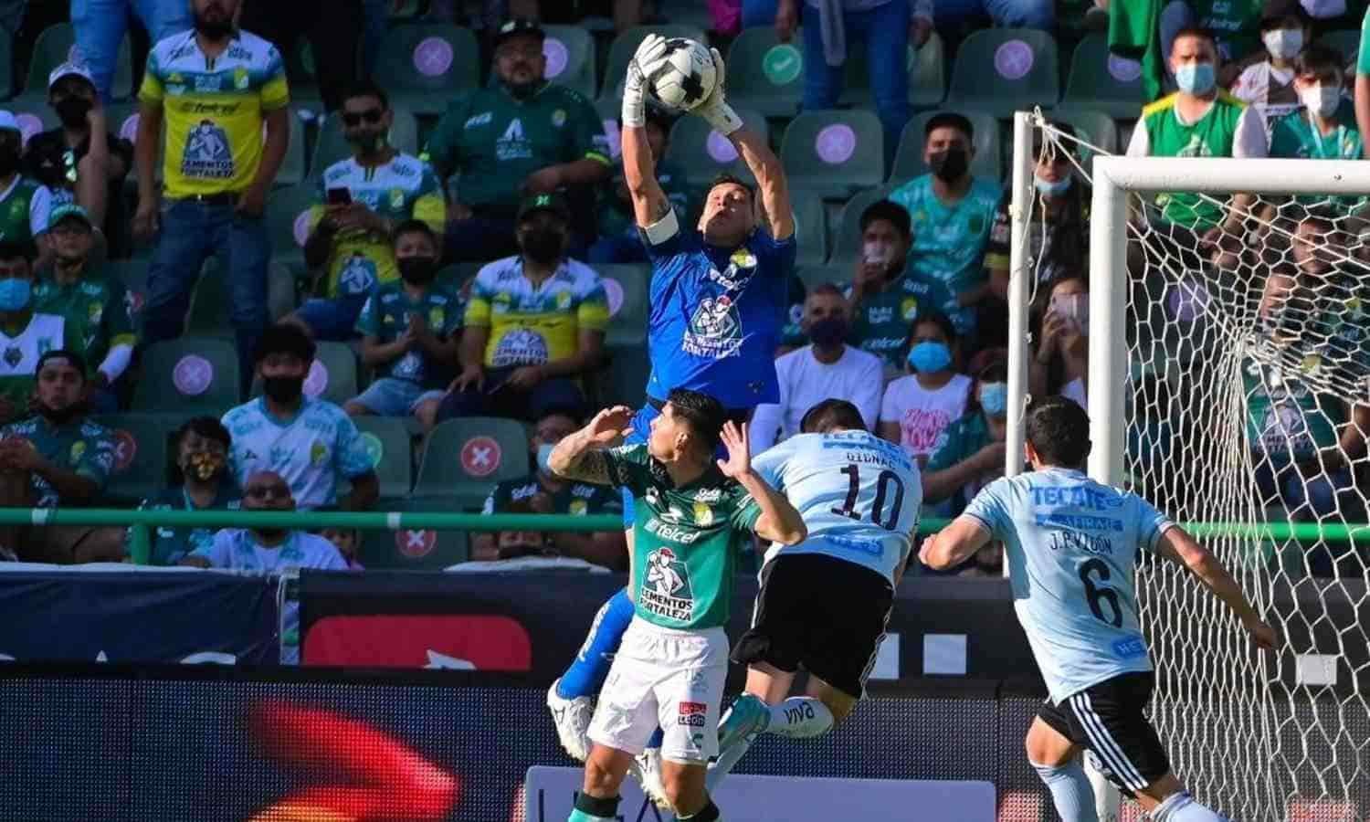 Tigres vence 2-0 a León hasta el medio tiempo