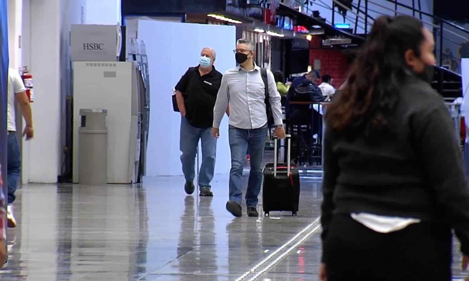 Aeropuerto de Monterrey aún pide cubrebocas para ir a EUA