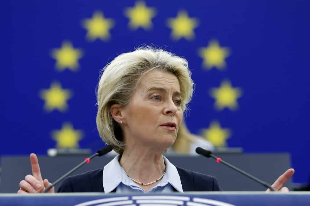 Impone Unión Europea sanciones a hijas de Putin
