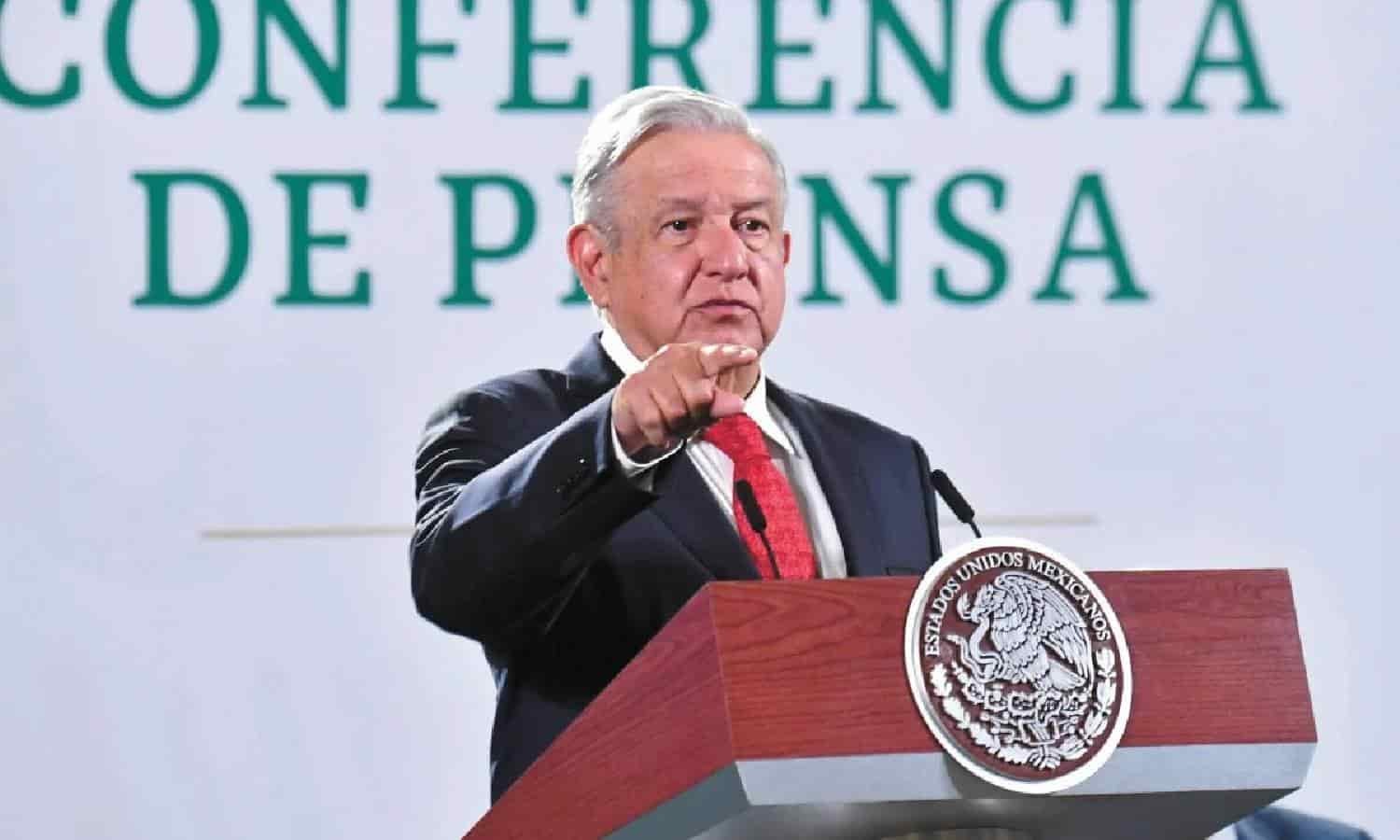 Celebra López Obrador aprobación de Ley Eléctrica
