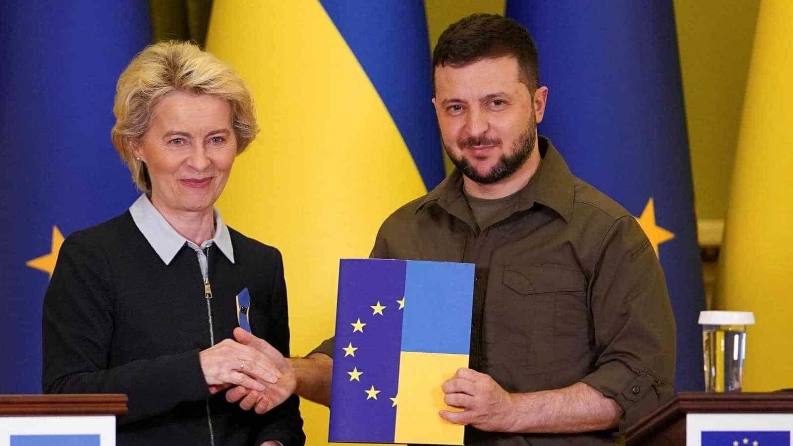 Entrega Ucrania solicitud para adhesión a la Unión Europea
