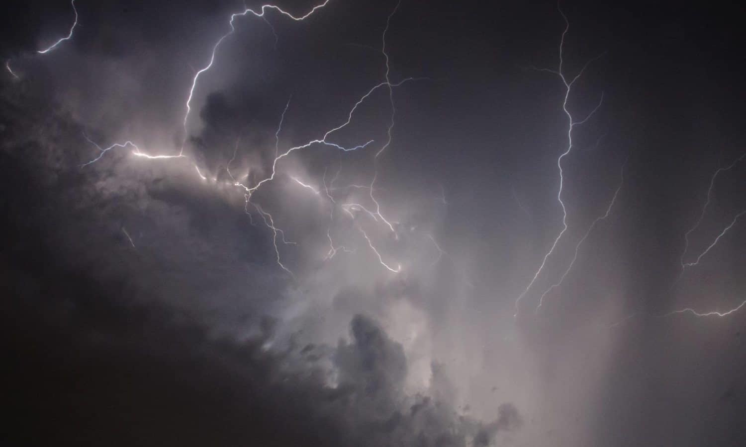 Pronostican tormentas eléctricas y granizo en Nuevo León