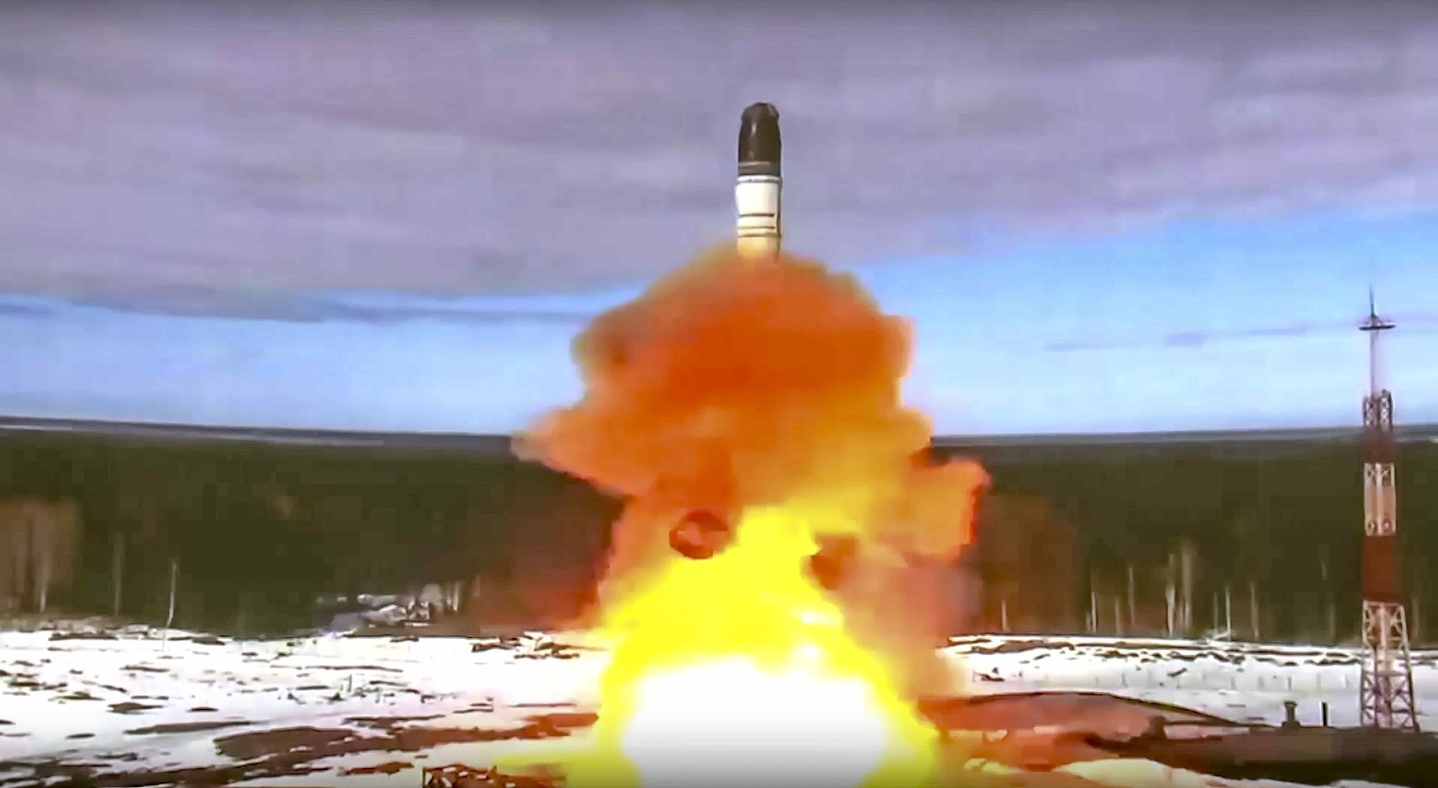 Rusia prueba poderoso misil balístico intercontinental