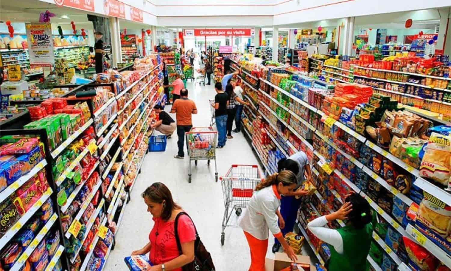Salen mexicanos a gastar: ventas en el super aumentan 14%