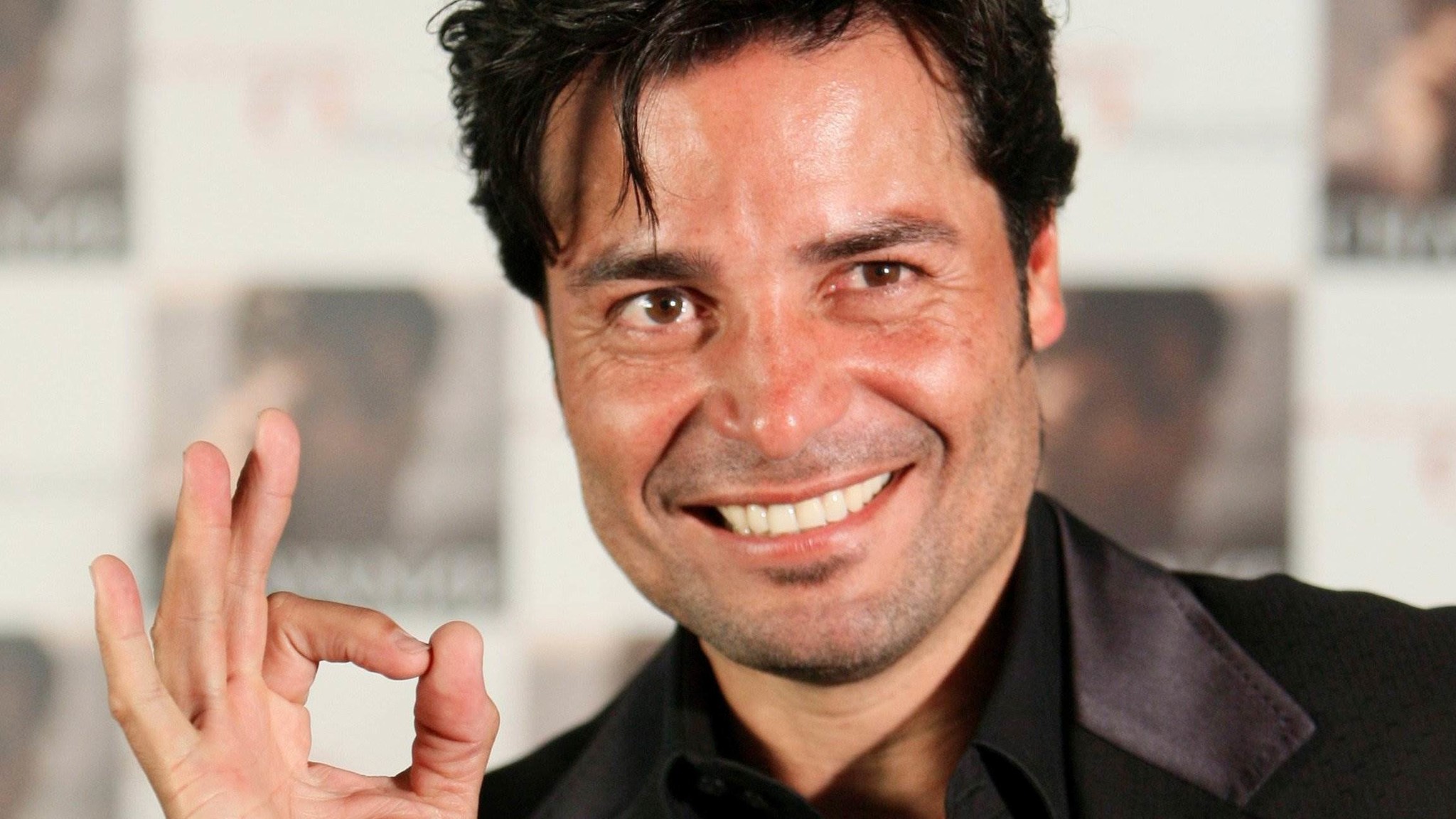 Felicitan a Chayanne en redes sociales por motivo del Día del Padre