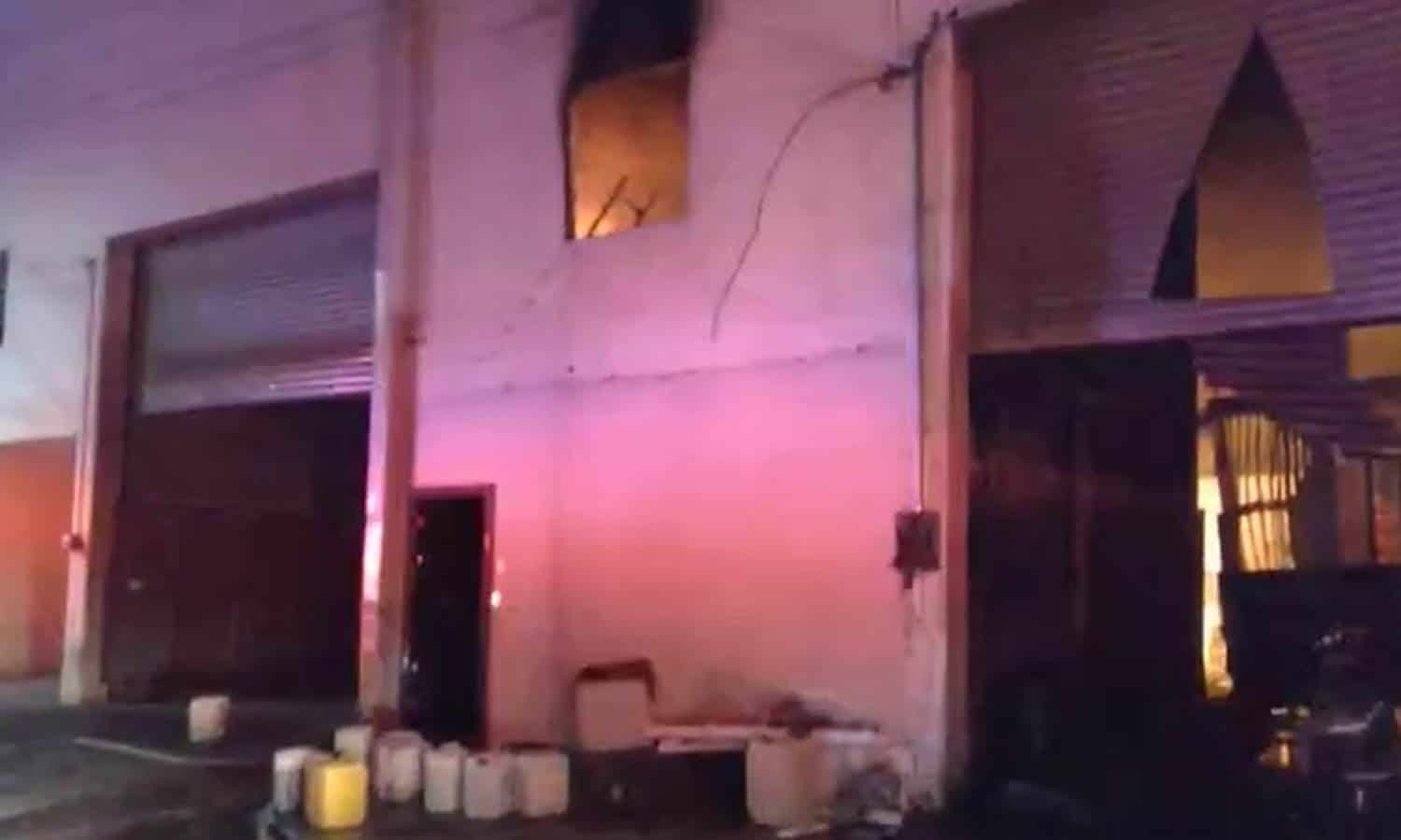 Incendio destruye fábrica en San Nicolás