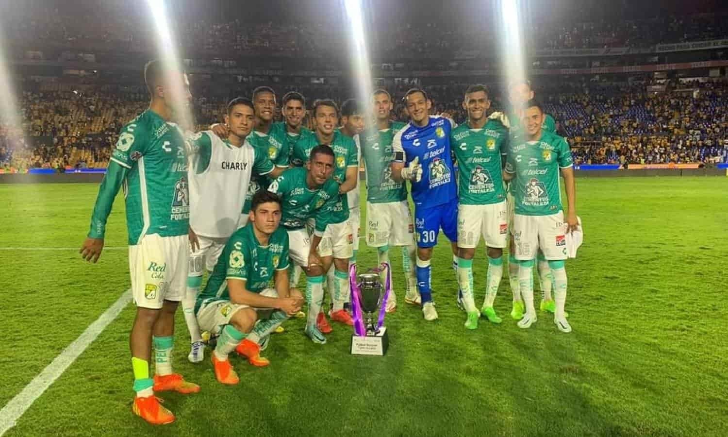 Celebran Fundación de Monterrey con copas