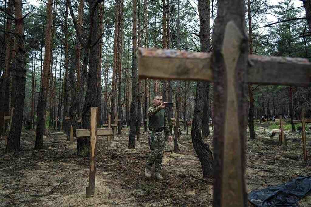 Hay señales de tortura en múltiples tumbas: Ucrania