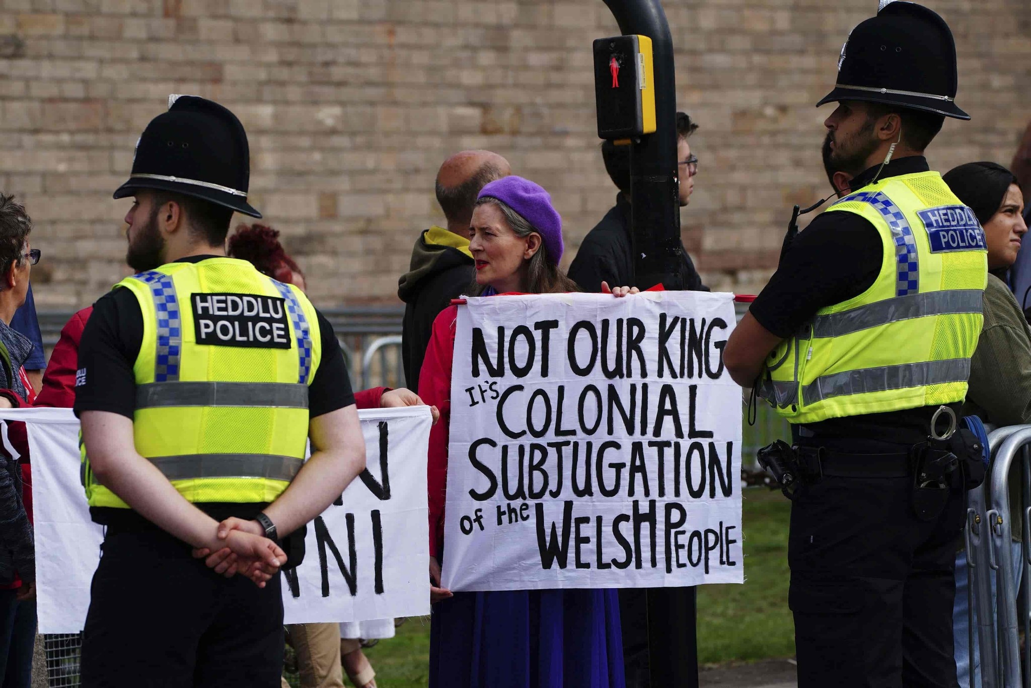 Arresto de antimonárquicos en Gran Bretaña provoca debates