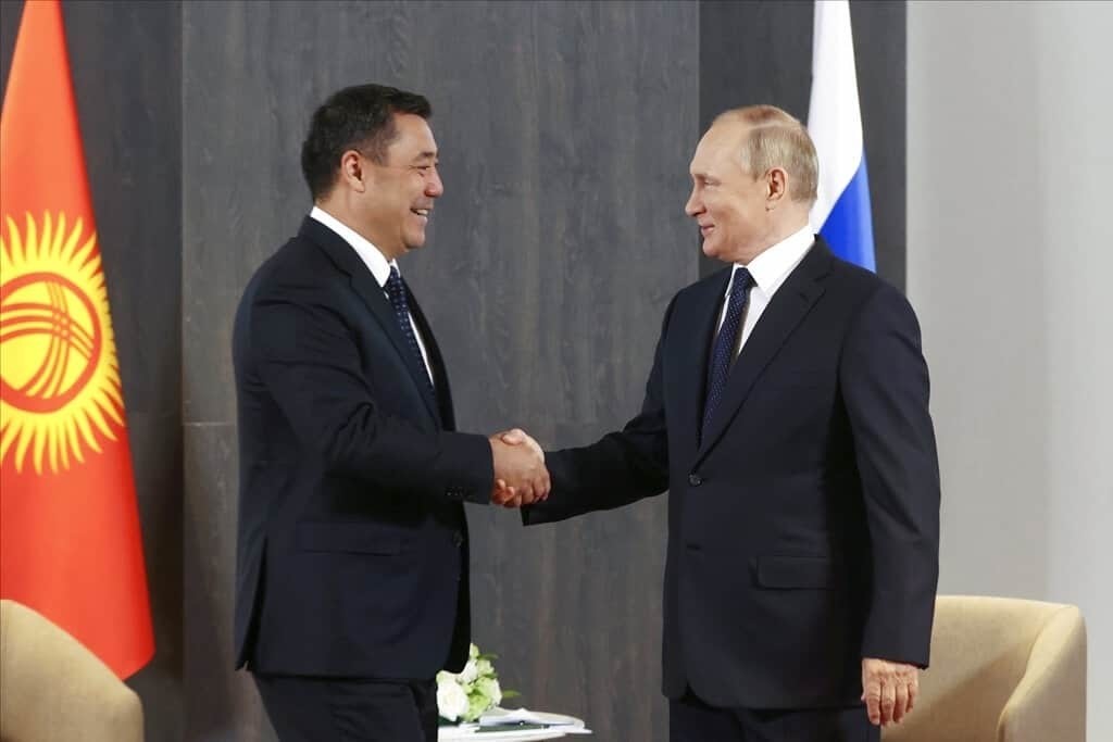 Se reúnen Xi Jingping y Vladimir Putin tras revés ruso