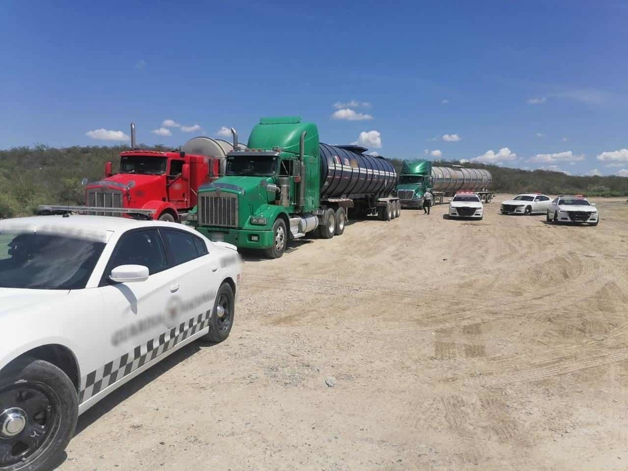 Detiene GN tractocamiones con gasolina en Nuevo León