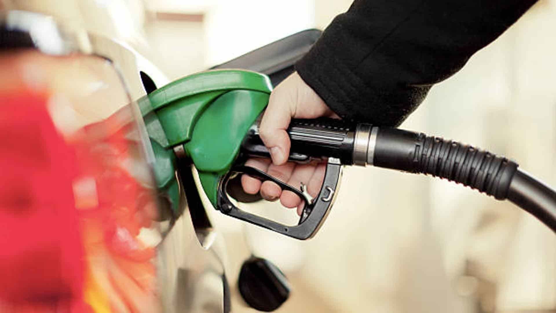 Gasolina no subirá de precio pese a un menor subsidio