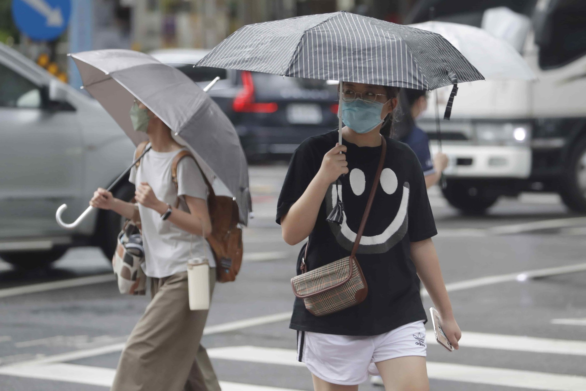 China y Japón suspenden servicios por tifón Hinnamor