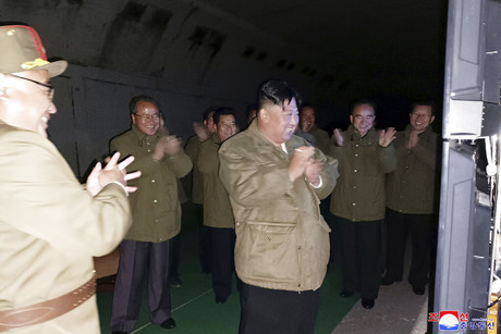 Supervisa Kim Jong-un pruebas de misiles de largo alcance