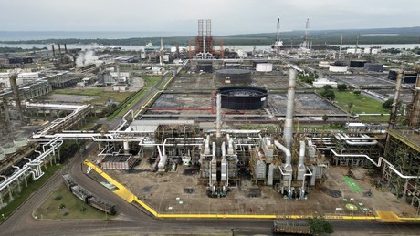 Invertirán 2,500 millones de pesos más a refinería Madero
