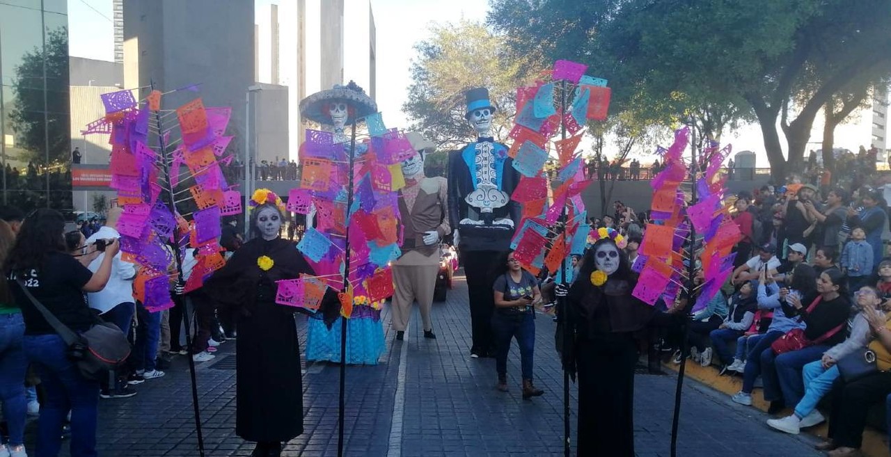 Realizan tercer Desfile de Calaveras en Monterrey