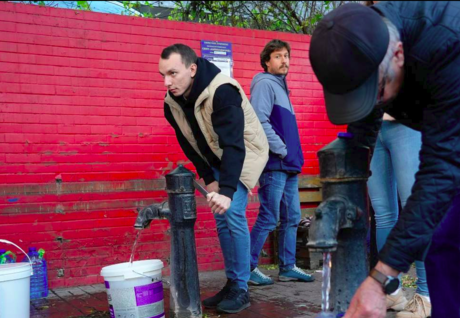 Rusia lanza nueva ofensiva; 80% de Kiev se queda sin agua