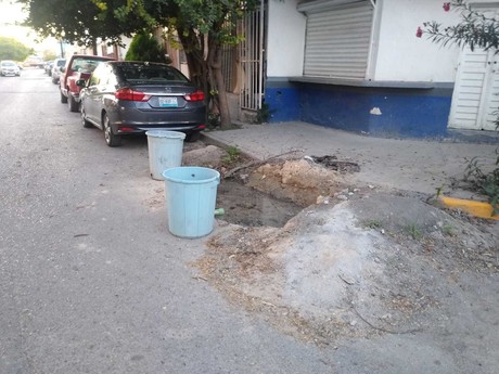 Reportan zanja peligrosa en calles de San Nicolás