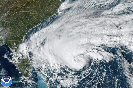 Tormenta tropical 'Nicole' se dirige hacia Bahamas y Florida