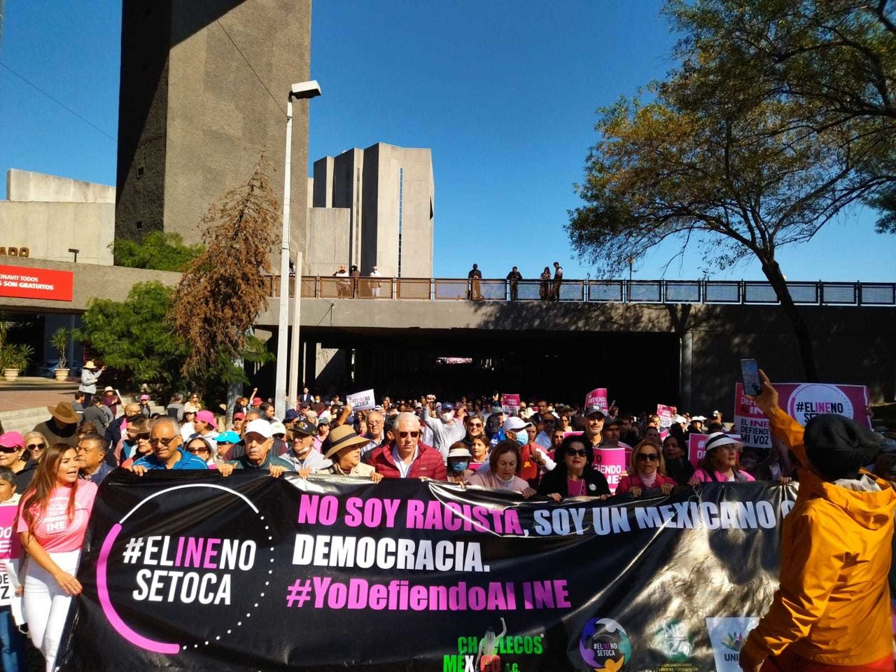 Marchan en Monterrey contra la reforma electoral