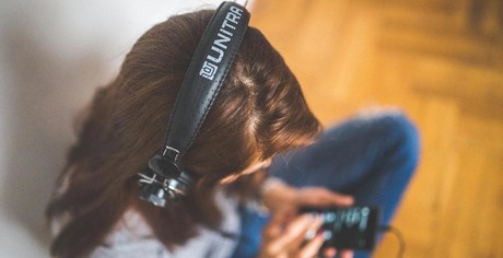 Millones de jóvenes en riesgo de pérdida auditiva: Estudio