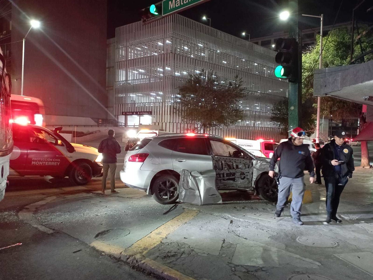 Registran accidente en Avenida Cuauhtémoc, hay tres heridos