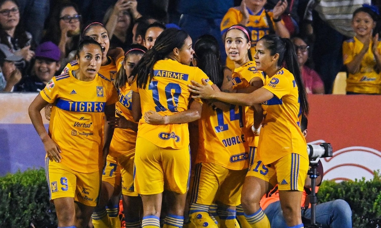 Tigres Femenil se impone y vence 2-1 a Rayadas