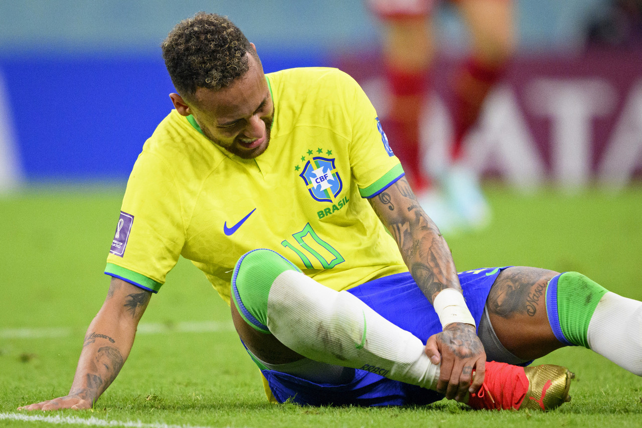 Neymar busca recuperarse para volver al Mundial