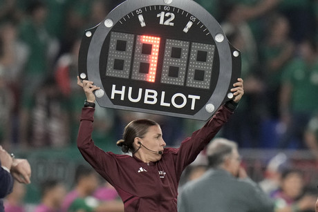 ¡Histórico! Mujer arbitrará un partido del Mundial de Qatar